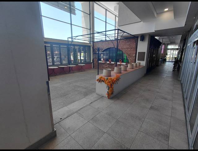 426M² RETAIL TO LET IN FOURWAYS